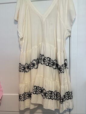 Old Navy Cream Tiered Dress with Black Embroidery NWT Plus Size